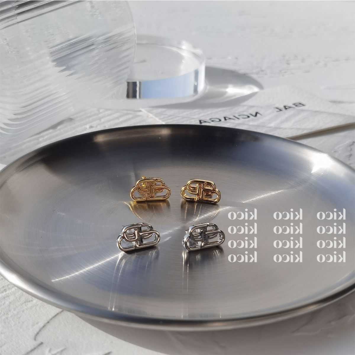 Designer Jewelry b Earrings women Star's same style Paris earrings High quality genuine gold electroplating silver bright lock rhombus
Designer Jewelry b Earrings women Star's same style Paris earrings High quality genuine gold electroplating silver bright lock rhombus
