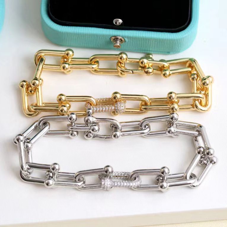 Luxurys link designer bracelet women lucky link charm bracelets love trendy fashion Shiny
Luxurys link designer bracelet women lucky link charm bracelets love trendy fashion Shiny