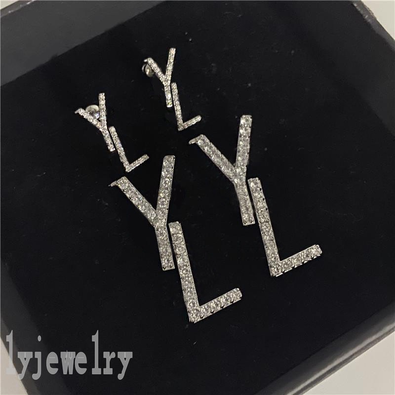 Letters diamonds luxuries mens stud shape earing for teen girls 10-12 unique cute tiktok shape metal elegant orecchini womens jewelry earrings ZB033 E23
Letters diamonds luxuries mens stud shape earing for teen girls 10-12 unique cute tiktok shape metal elegant orecchini womens jewelry earrings ZB033 E23