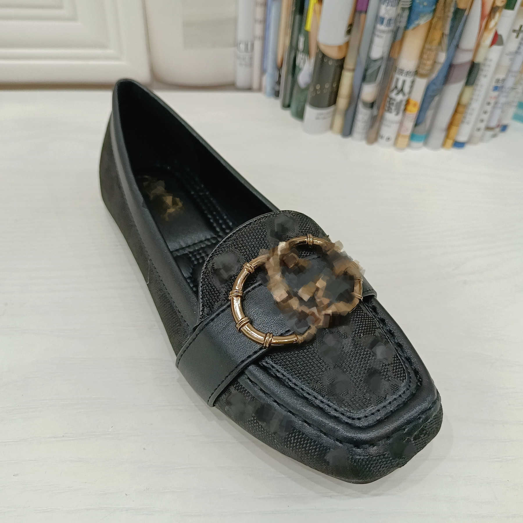 classic women Flat designer Dress shoes interlocking Metal buckle Lady leather letter casual shoe Mules Princetown female Trample Lazy party Loafer Large size 35-42, Real pcs pls contact
classic women Flat designer Dress shoes interlocking Metal buckle Lady leather letter casual shoe Mules Princetown female Trample Lazy party Loafer Large size 35-42, Real pcs pls contact