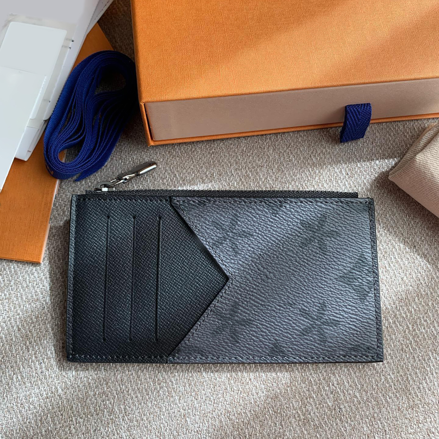 Long COIN card holder style key purse M30271 wallet card handbag case passport holder Womens Luxury Designer key pouch wristlets mens fashion keychain zipper pocket, Damier ebene
Long COIN card holder style key purse M30271 wallet card handbag case passport holder Womens Luxury Designer key pouch wristlets mens fashion keychain zipper pocket, Damier ebene