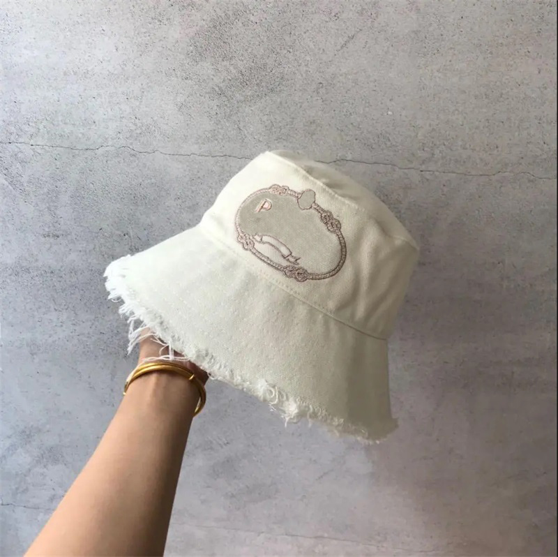 Designer hat fashion black blue twill denim bucket hats fashion letter embroidery casquette frayed brim canvas mens fisherman cap fashionable solid color PJ052 C23, 1#
Designer hat fashion black blue twill denim bucket hats fashion letter embroidery casquette frayed brim canvas mens fisherman cap fashionable solid color PJ052 C23, 1#