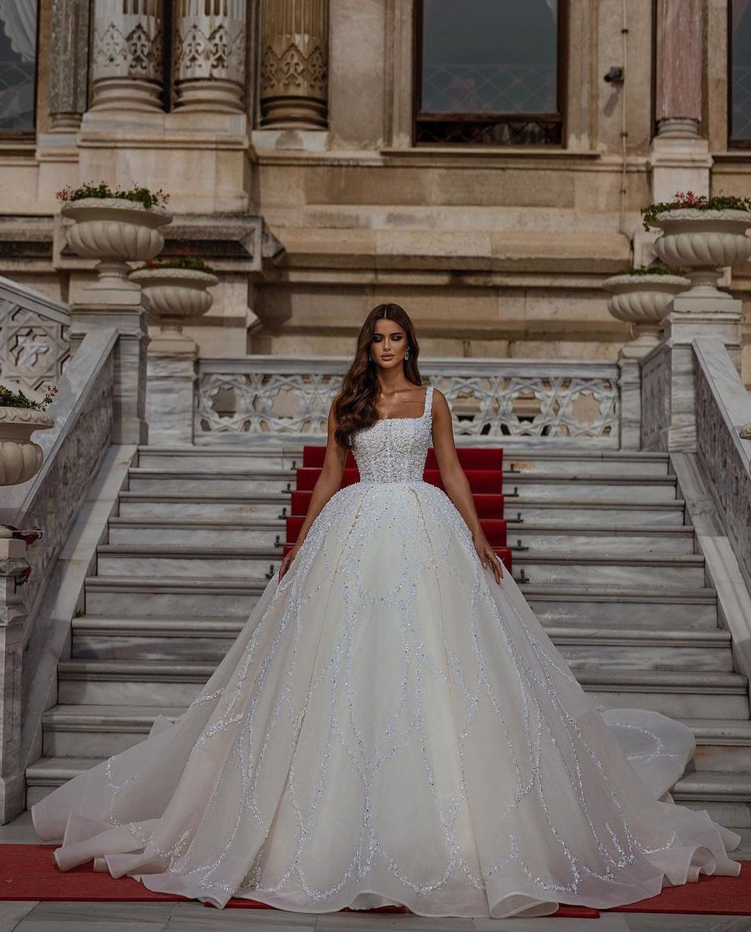 Luxury Ball Gown Wedding Dresses Sleeveless Bateau Neck Straps Sequins Appliques Beaded Ruffles Lace Diamonds Bridal Gowns Plus Size Custom Made Vestido de novia, White
Luxury Ball Gown Wedding Dresses Sleeveless Bateau Neck Straps Sequins Appliques Beaded Ruffles Lace Diamonds Bridal Gowns Plus Size Custom Made Vestido de novia, White