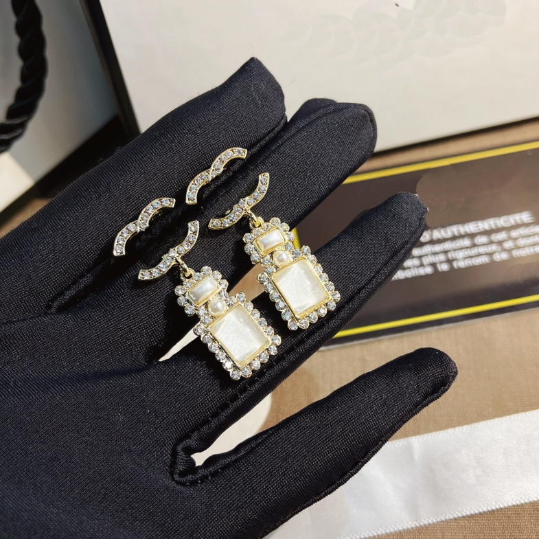 Fashion Geometry Charm Earring Lovers Gift Earring Luxury Famous Designer Pearl Earrings Popular Brand Jewelry Premium Accessories With Boxs
Fashion Geometry Charm Earring Lovers Gift Earring Luxury Famous Designer Pearl Earrings Popular Brand Jewelry Premium Accessories With Boxs