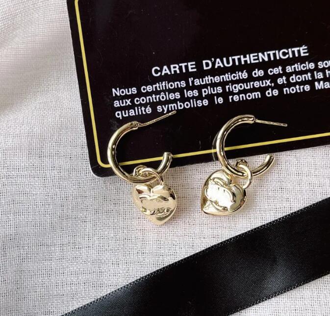 18k Gold Stamp Dangle Chandelier Luxury Earrings Fashion Womens Circle Love Earring Designer Jewelry Exquisite Senior Accessories Gift Lovers Popular Brand A822
18k Gold Stamp Dangle Chandelier Luxury Earrings Fashion Womens Circle Love Earring Designer Jewelry Exquisite Senior Accessories Gift Lovers Popular Brand A822