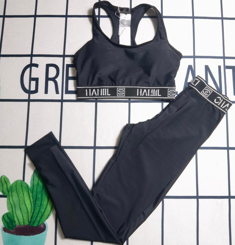 23SS New Women' Tracksuits Yoga suit Casual fashion sexuality sling Swimwear Luxury sports 2 Piece Set designer Tracksuit, Black
23SS New Women' Tracksuits Yoga suit Casual fashion sexuality sling Swimwear Luxury sports 2 Piece Set designer Tracksuit, Black