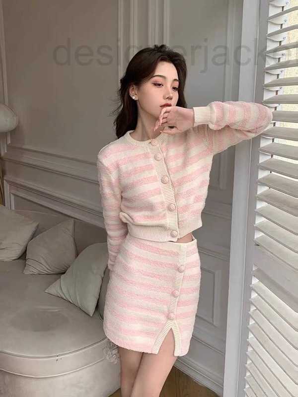 Two Piece Dress designer New Year' Stripe Short Sweet Knitted Cardigan Women' Autumn Half Skirt Set V35R, Coat
Two Piece Dress designer New Year' Stripe Short Sweet Knitted Cardigan Women' Autumn Half Skirt Set V35R, Coat