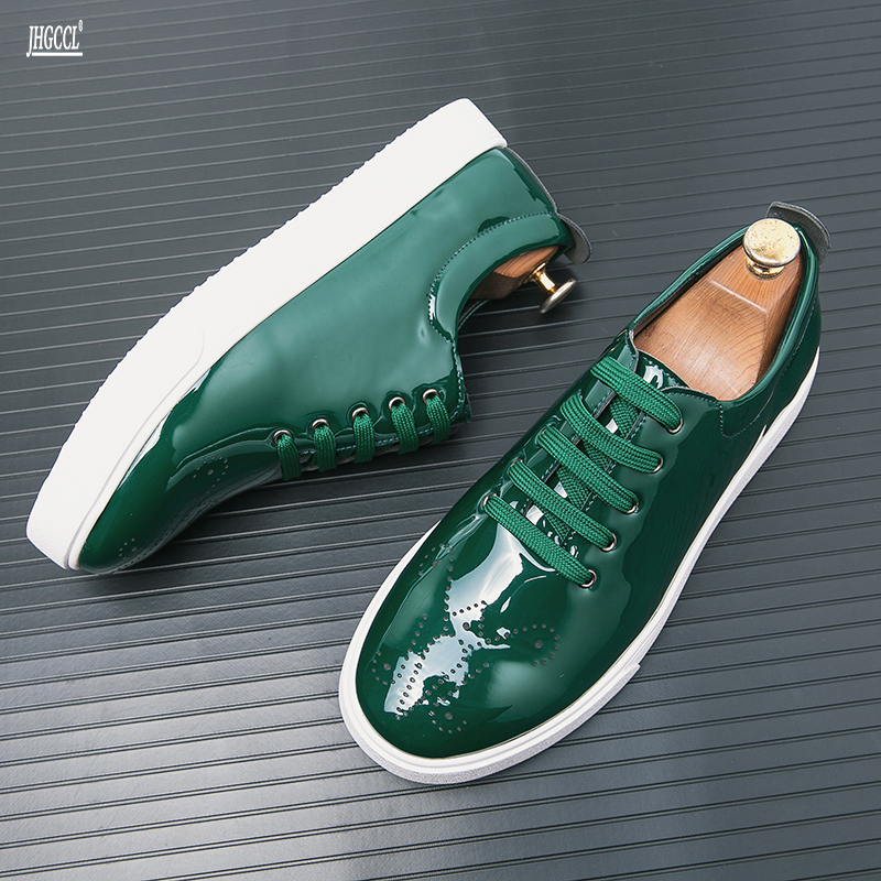 Dress Shoes High Quality Patent Leather Casual Shoes Men's Lace-Up Sneakers Green Carved Sole Designer Leather Shoe hombres zapatos A15
Dress Shoes High Quality Patent Leather Casual Shoes Men's Lace-Up Sneakers Green Carved Sole Designer Leather Shoe hombres zapatos A15