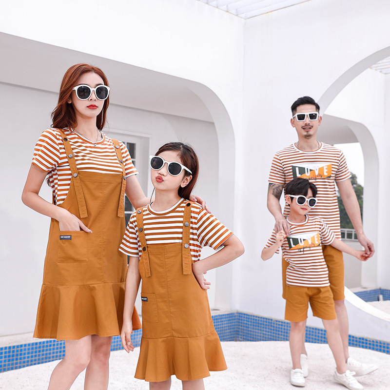 Family Matching Outfits Family Clothing Outfits Summer Mum Daughter Strap Dresses Dad Son Cotton T-shirt Shorts Holiday Matching Couple Clothes Seasid