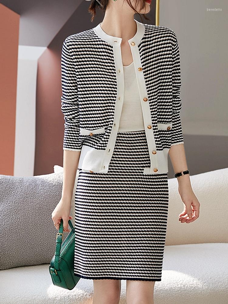 Work Dresses Autumn Light Temperament Of French Luxury Socialite Small Sweet Design Feeling Stripe Filament Wool Knitwear Skirts Suits Dress, Black
Work Dresses Autumn Light Temperament Of French Luxury Socialite Small Sweet Design Feeling Stripe Filament Wool Knitwear Skirts Suits Dress, Black