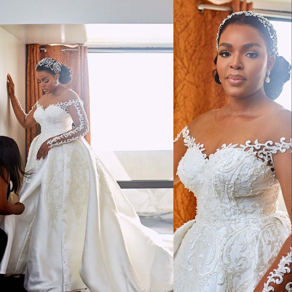 Wedding Dresses A Line Bridal Gowns Jewel Neck Illusion Lace Appliqued Long Sleeves Overskirts Cathedral Train Custom Robe De Mariee Open Back Ball Go