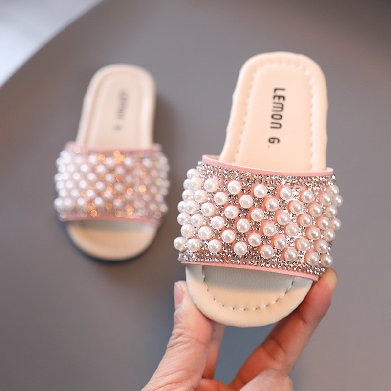 Slipper Girls Summer Slippers Slides for Outdoor Swimming Indoor Bath House Casual Beach Shoes Pearls Beading for Toddlers Kids Children 230316, Black
Slipper Girls Summer Slippers Slides for Outdoor Swimming Indoor Bath House Casual Beach Shoes Pearls Beading for Toddlers Kids Children 230316, Black