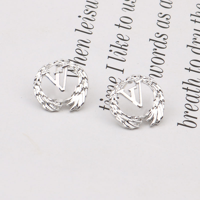 Luxury Brand Women Earrings Cassics Designers Letter Ear Stud Gold Silver Plated Metal Geometric Wheat Earring for Wedding Party Jewerlry Accessories 18Style
Luxury Brand Women Earrings Cassics Designers Letter Ear Stud Gold Silver Plated Metal Geometric Wheat Earring for Wedding Party Jewerlry Accessories 18Style