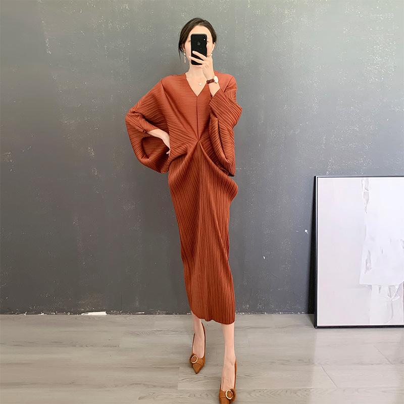 Casual Dresses Miyake Pleats 2023 Spring Loose V-neck Irregular Skirt Design Feel Niche Bat Sleeve Dress, Black
Casual Dresses Miyake Pleats 2023 Spring Loose V-neck Irregular Skirt Design Feel Niche Bat Sleeve Dress, Black