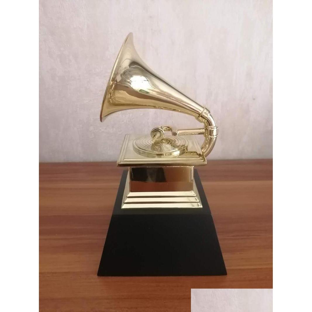 Decorative Objects Figurines 2021 Grammy Trophy Music Souvenirs Award Statue Engraving 11 Scale Size Metal Modern Golden Cn Drop D Dhtxu
Decorative Objects Figurines 2021 Grammy Trophy Music Souvenirs Award Statue Engraving 11 Scale Size Metal Modern Golden Cn Drop D Dhtxu