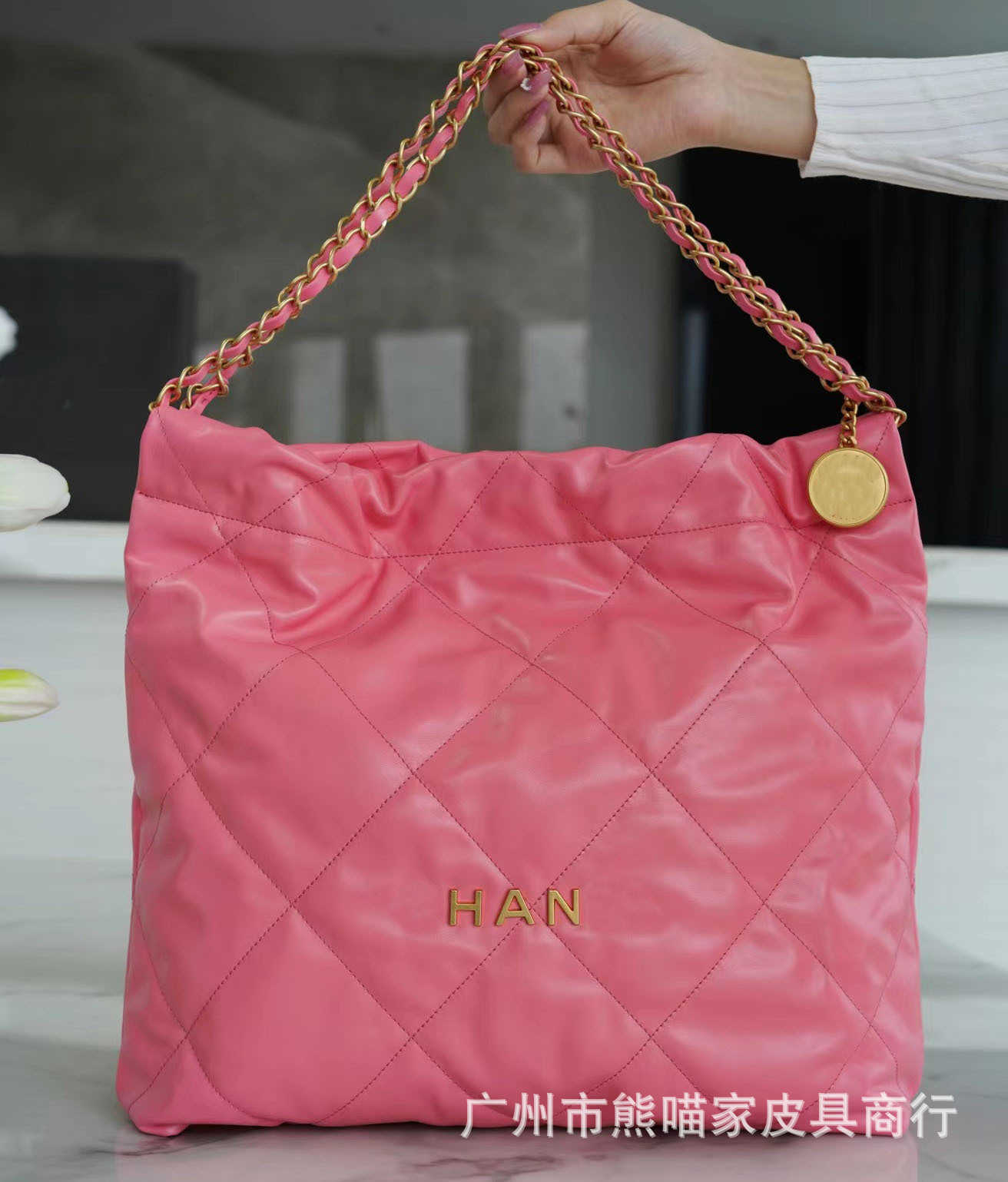 Prads crossbody purses designer bags Prade 22P new original factory grade I cowhide women's bag garbage bag medium size portable shopping armpit bag grade gold label, Pink5
Prads crossbody purses designer bags Prade 22P new original factory grade I cowhide women's bag garbage bag medium size portable shopping armpit bag grade gold label, Pink5