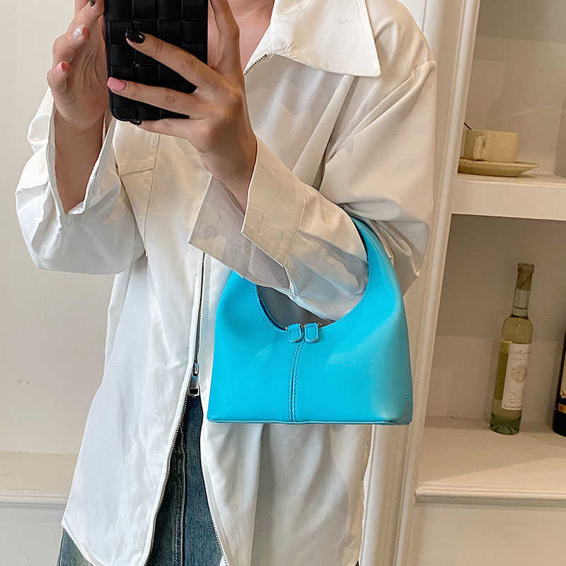 NXY Solid Color Women's Mini PU Leather Tote Bags for Women 2023 Spring Fashion Trend Handbags and Purses Green Pink, Beige
NXY Solid Color Women's Mini PU Leather Tote Bags for Women 2023 Spring Fashion Trend Handbags and Purses Green Pink, Beige