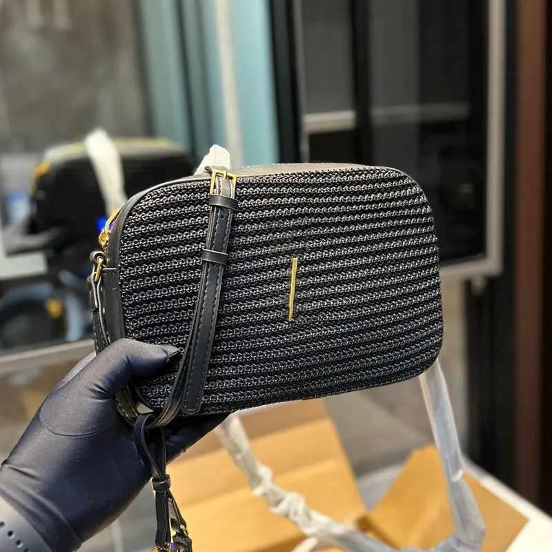 2023 Camera Bag Women Shoulder Bags Crossbody Purse Fashion Handbag Gold Hardware Letter Tassel Decoration Adjustable Leather Shoulder Strap Zipper Open
2023 Camera Bag Women Shoulder Bags Crossbody Purse Fashion Handbag Gold Hardware Letter Tassel Decoration Adjustable Leather Shoulder Strap Zipper Open