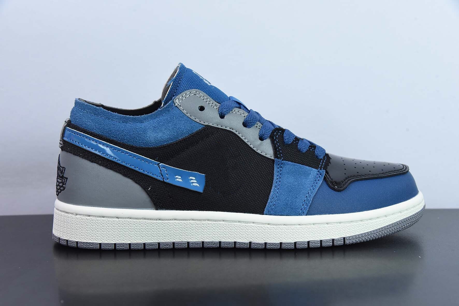 Lifestyles Men's Womens Designer Basketball Shoes & Sneakers Jumpman 1 1s Low SE Obsidian French Blue Ashen Slate White Wholesale Jumping Shoe
Lifestyles Men's Womens Designer Basketball Shoes & Sneakers Jumpman 1 1s Low SE Obsidian French Blue Ashen Slate White Wholesale Jumping Shoe