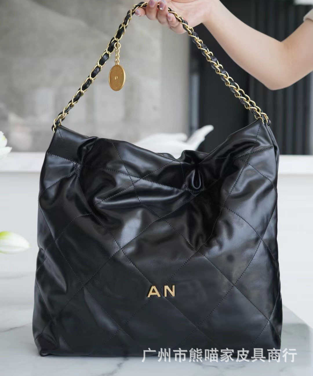 Prads crossbody purses designer bags Prade 22P new Lingge chain original leather women's bag garbage bag small portable shopping armpit bag medium, Black4
Prads crossbody purses designer bags Prade 22P new Lingge chain original leather women's bag garbage bag small portable shopping armpit bag medium, Black4
