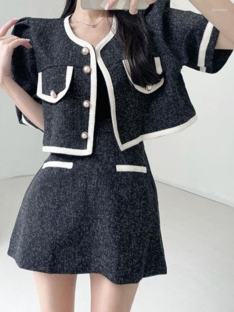 Work Dresses Temperament Chic Summer Color Matching Tweed Two Piece Set V-neck Pearl Buckle Crop Top Bag Hip Thin A-line Skirt Sets, Black
Work Dresses Temperament Chic Summer Color Matching Tweed Two Piece Set V-neck Pearl Buckle Crop Top Bag Hip Thin A-line Skirt Sets, Black