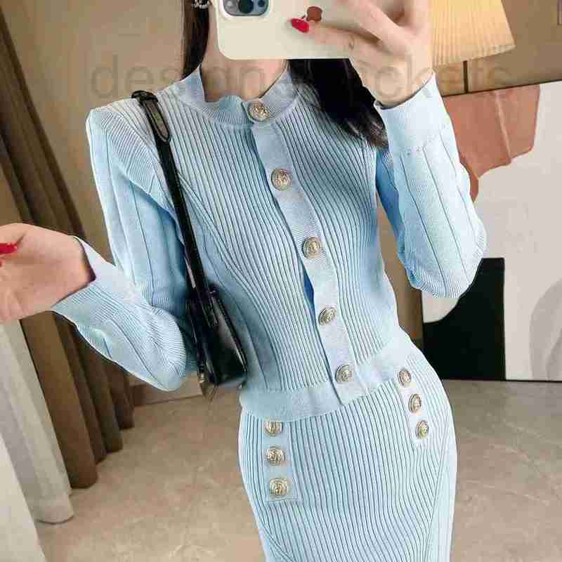 Two Piece Dress designer New metal buckle three-piece set for women' long-sleeved cardigan with suspenders mid-length skirt buttocks CU0T, White sling
Two Piece Dress designer New metal buckle three-piece set for women' long-sleeved cardigan with suspenders mid-length skirt buttocks CU0T, White sling