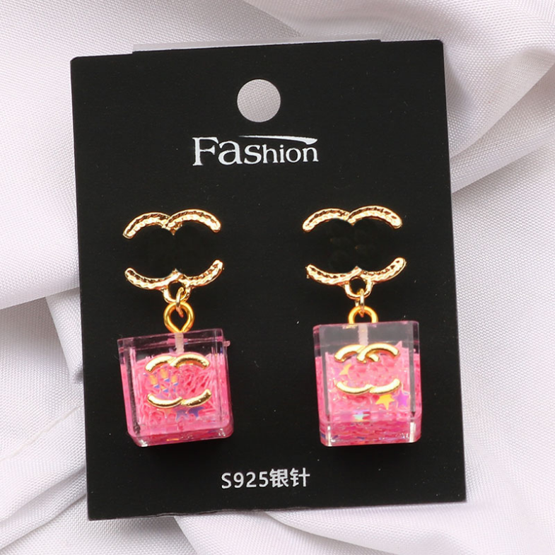 Extravagant Design Fashion Ear Stud Earring 18K Gold 925 Silver Plated Crystal Pearl Earring For Women Wedding Jewelry Accessories Luxury Gift
Extravagant Design Fashion Ear Stud Earring 18K Gold 925 Silver Plated Crystal Pearl Earring For Women Wedding Jewelry Accessories Luxury Gift