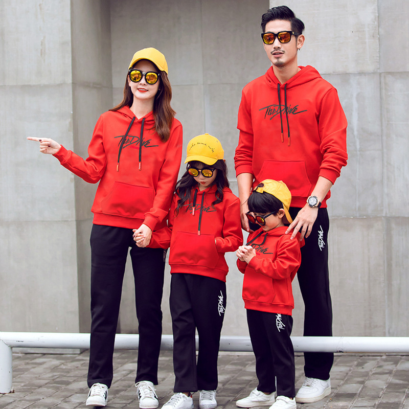 Family Matching Outfits Family Matching Outfits Autumn Winter Mum Daughter Dad Son Hooded Sweatshirt Plus Velvet Women Men Kids Thick Warm Jacket 2303
