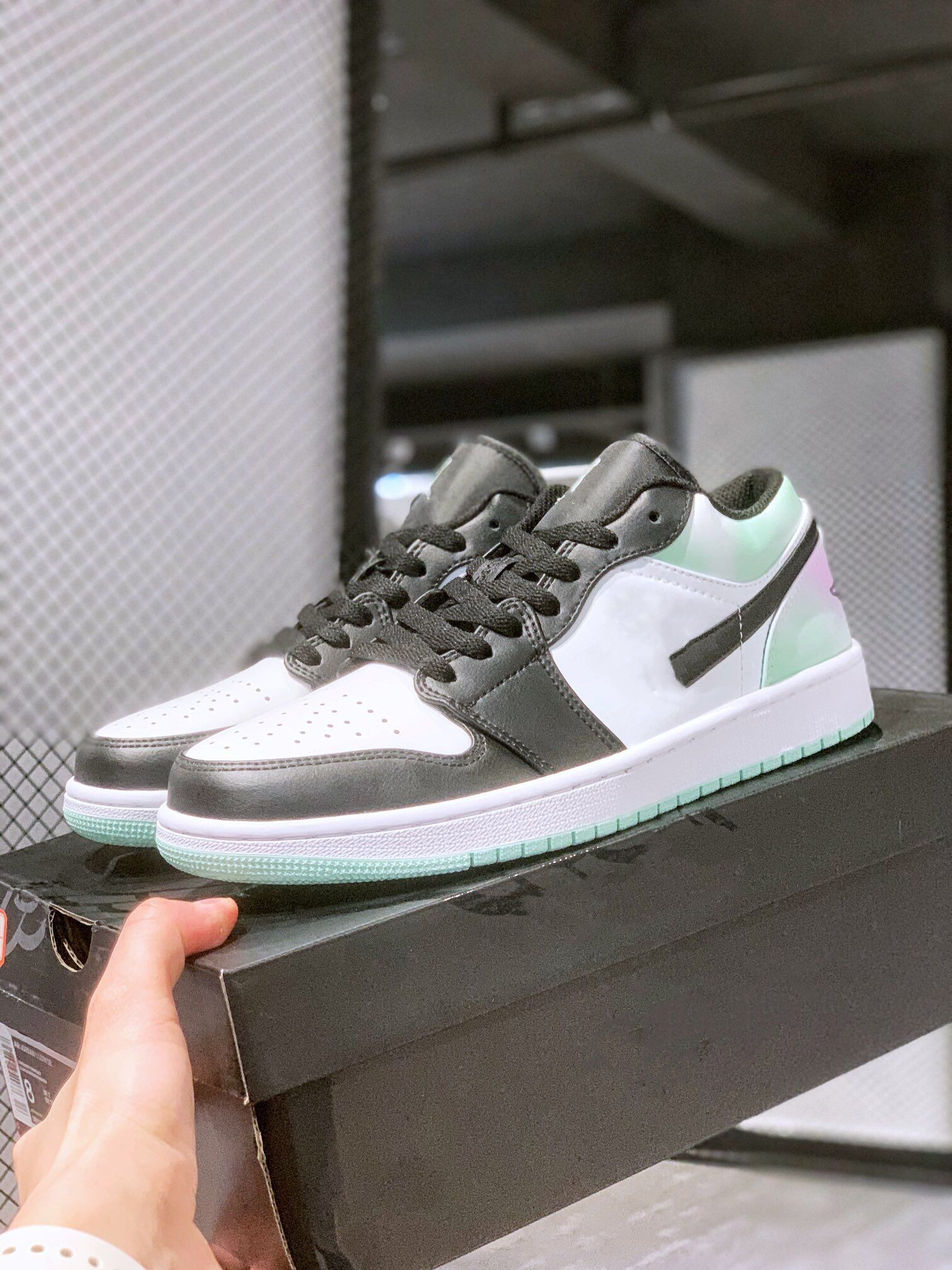 Outdoor Designer Jumping Basketball Shoes & Sneakers Ladies Man Jumpman 1 1s Low Tie-Dye Black Blue 2023 Fashion Lifestyles Brand Name Sportswear
Outdoor Designer Jumping Basketball Shoes & Sneakers Ladies Man Jumpman 1 1s Low Tie-Dye Black Blue 2023 Fashion Lifestyles Brand Name Sportswear