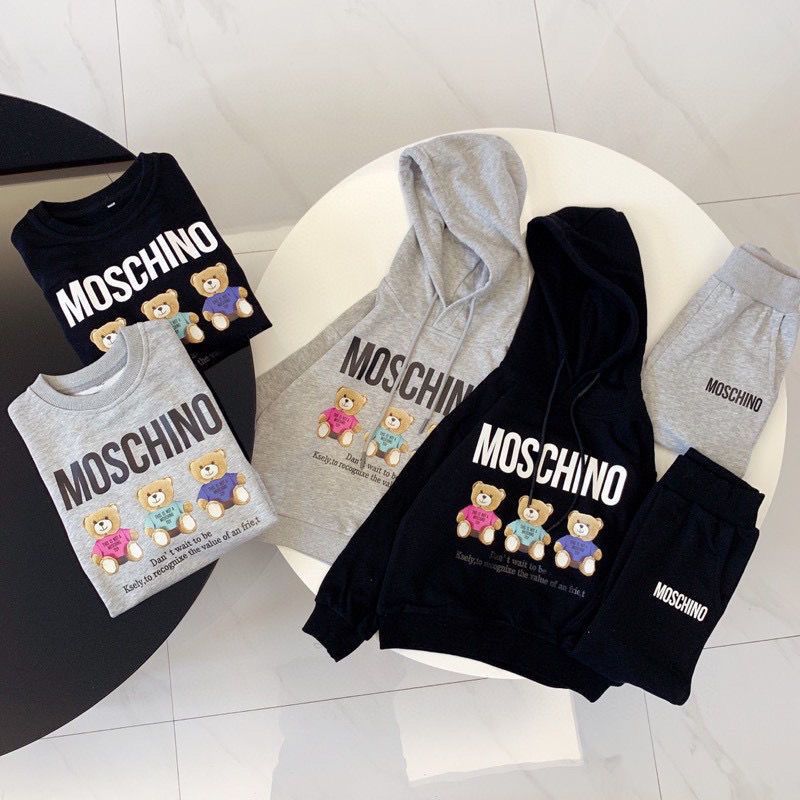 Children's sets autumn and winter sports clothes baby designer luxury fashion brand men's and women's clothes hooded sweatshirt trousers suit 2 PCS/set 100cm-160cm A01
Children's sets autumn and winter sports clothes baby designer luxury fashion brand men's and women's clothes hooded sweatshirt trousers suit 2 PCS/set 100cm-160cm A01
