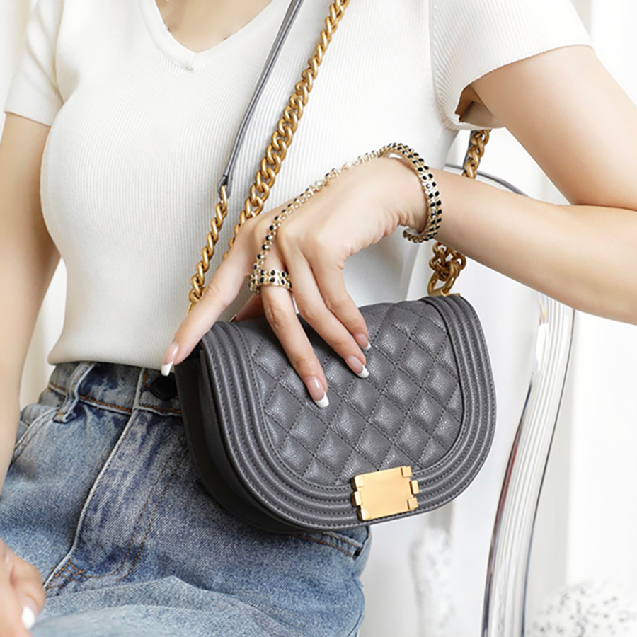 Designer Handbag AS3350 Genuine leather Crossbody bag 18CM Delicate knockoff Bag With Box YC008
Designer Handbag AS3350 Genuine leather Crossbody bag 18CM Delicate knockoff Bag With Box YC008