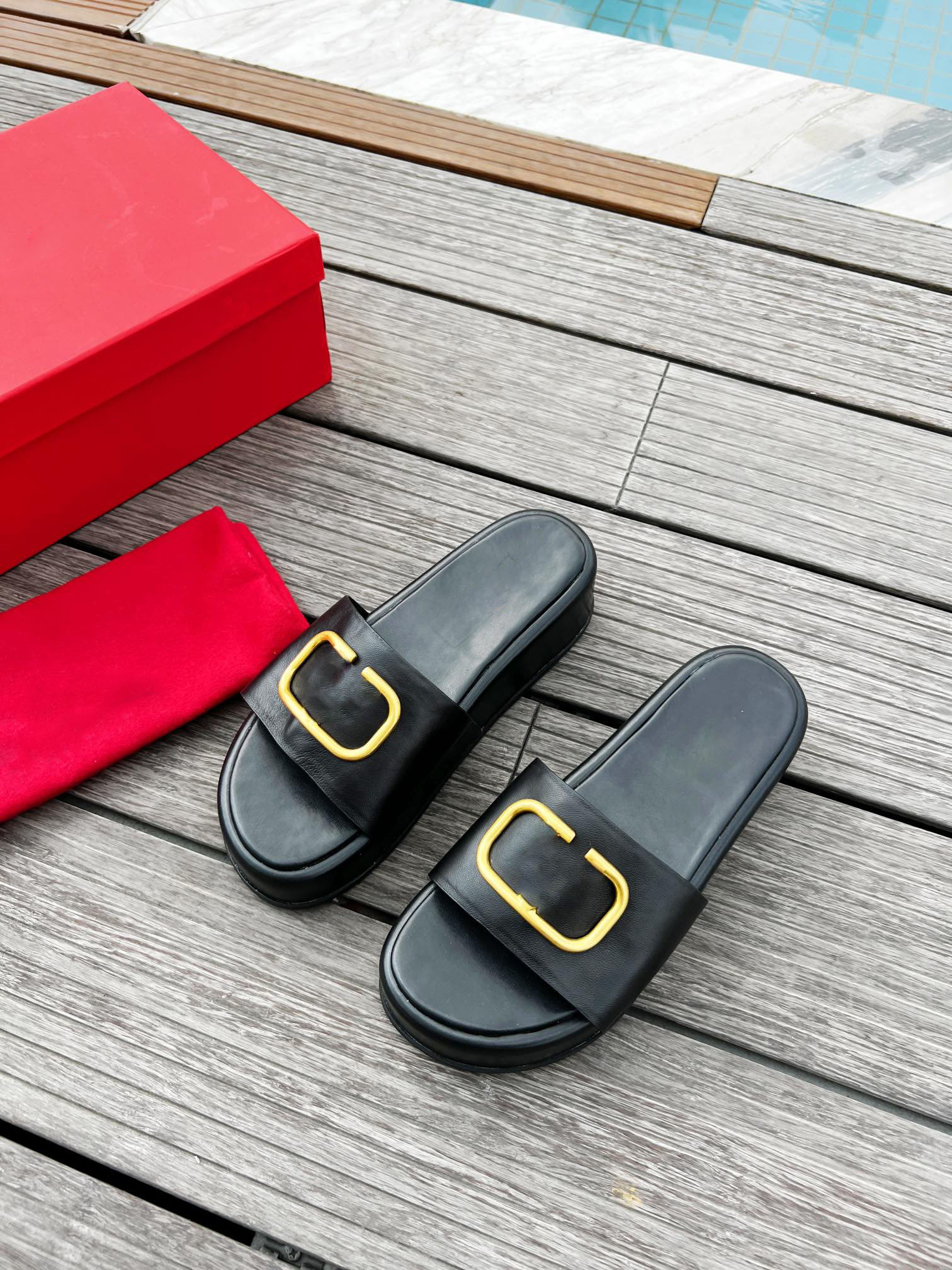 2023 Top Luxury Tribute Women's Leather Slides Sandal Nu Pieds Outdoor Lady Beach Sandals Casual Slippers Ladies Comfort Walking Shoes 35-40
2023 Top Luxury Tribute Women's Leather Slides Sandal Nu Pieds Outdoor Lady Beach Sandals Casual Slippers Ladies Comfort Walking Shoes 35-40