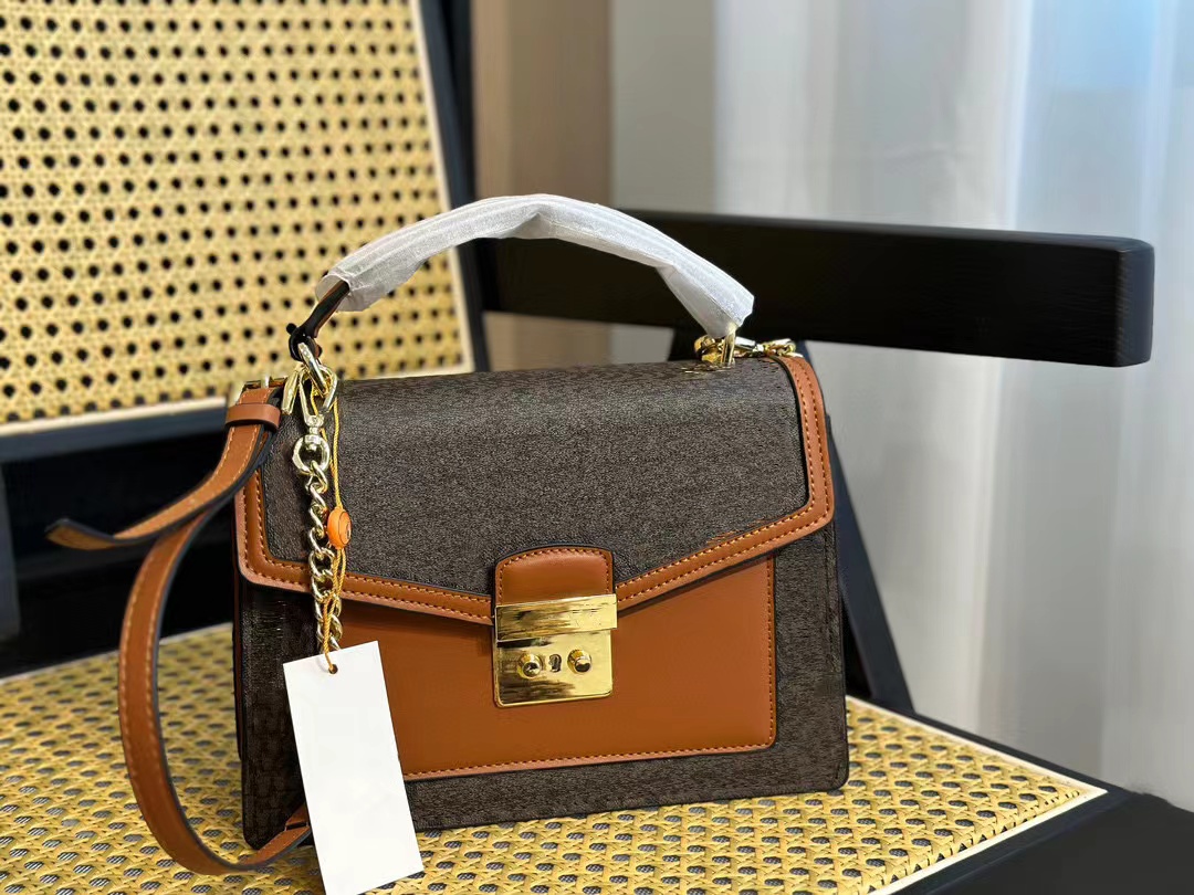 Fashion women bag metal buckle shoulder bag designer cowhide canvas metal logo high-end flap leather luxury messenger bag, Khaki
Fashion women bag metal buckle shoulder bag designer cowhide canvas metal logo high-end flap leather luxury messenger bag, Khaki