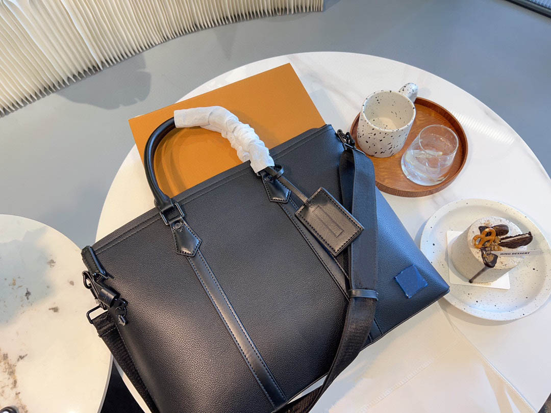 Men Women new designer Tote bags 2023 fashion soft leather handbags clutch purse crossbody Large Capacity shoulder bag, Black
Men Women new designer Tote bags 2023 fashion soft leather handbags clutch purse crossbody Large Capacity shoulder bag, Black