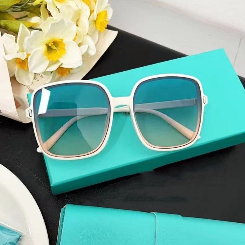 charm designer blue White gradient Sunglasses High Quality For women Vintage letter Sun glasses temperament square fresh Fashion Accessories
charm designer blue White gradient Sunglasses High Quality For women Vintage letter Sun glasses temperament square fresh Fashion Accessories