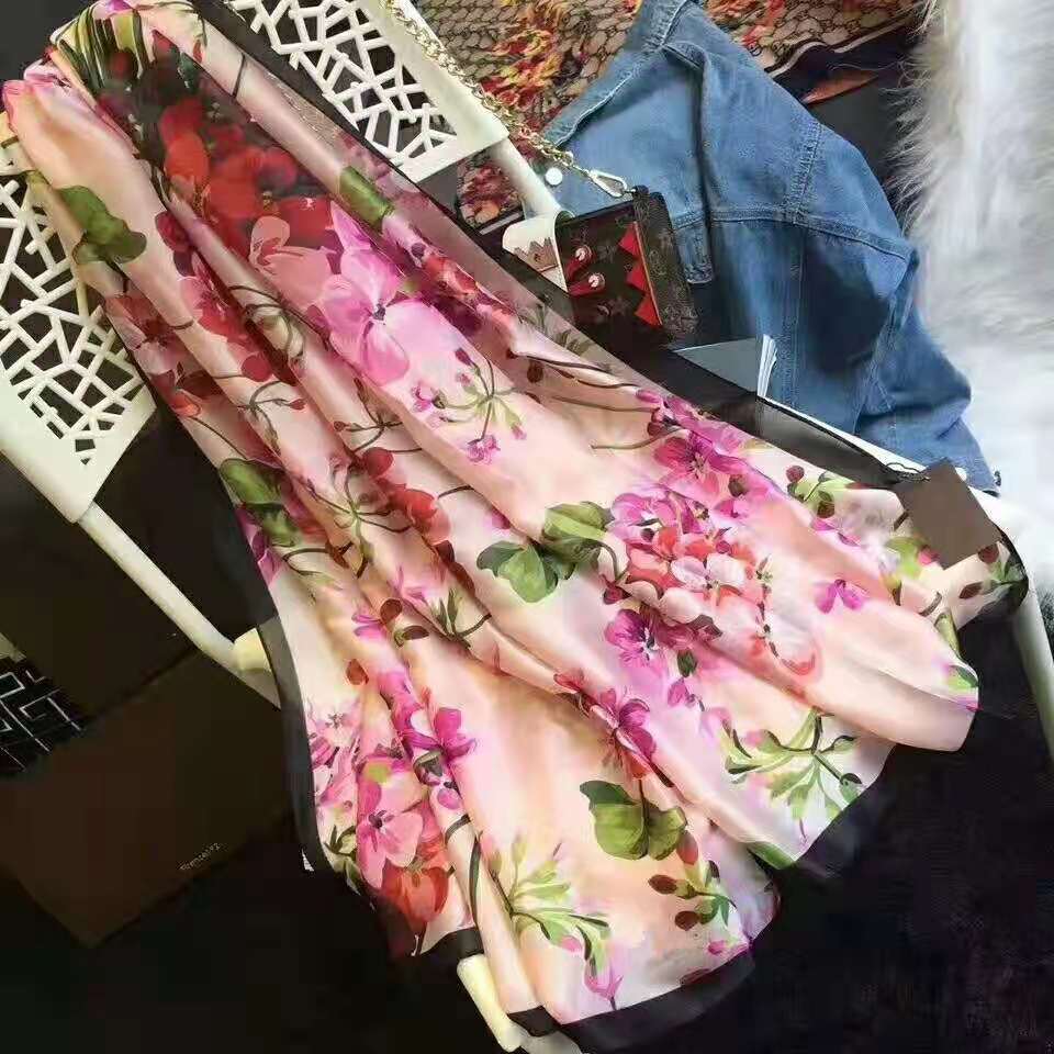High quality 100% silk scarf fashion print pattern ladies collar 180*90cm designer scarfs Women Outdoor Beach Shawl Silk Scarves
High quality 100% silk scarf fashion print pattern ladies collar 180*90cm designer scarfs Women Outdoor Beach Shawl Silk Scarves