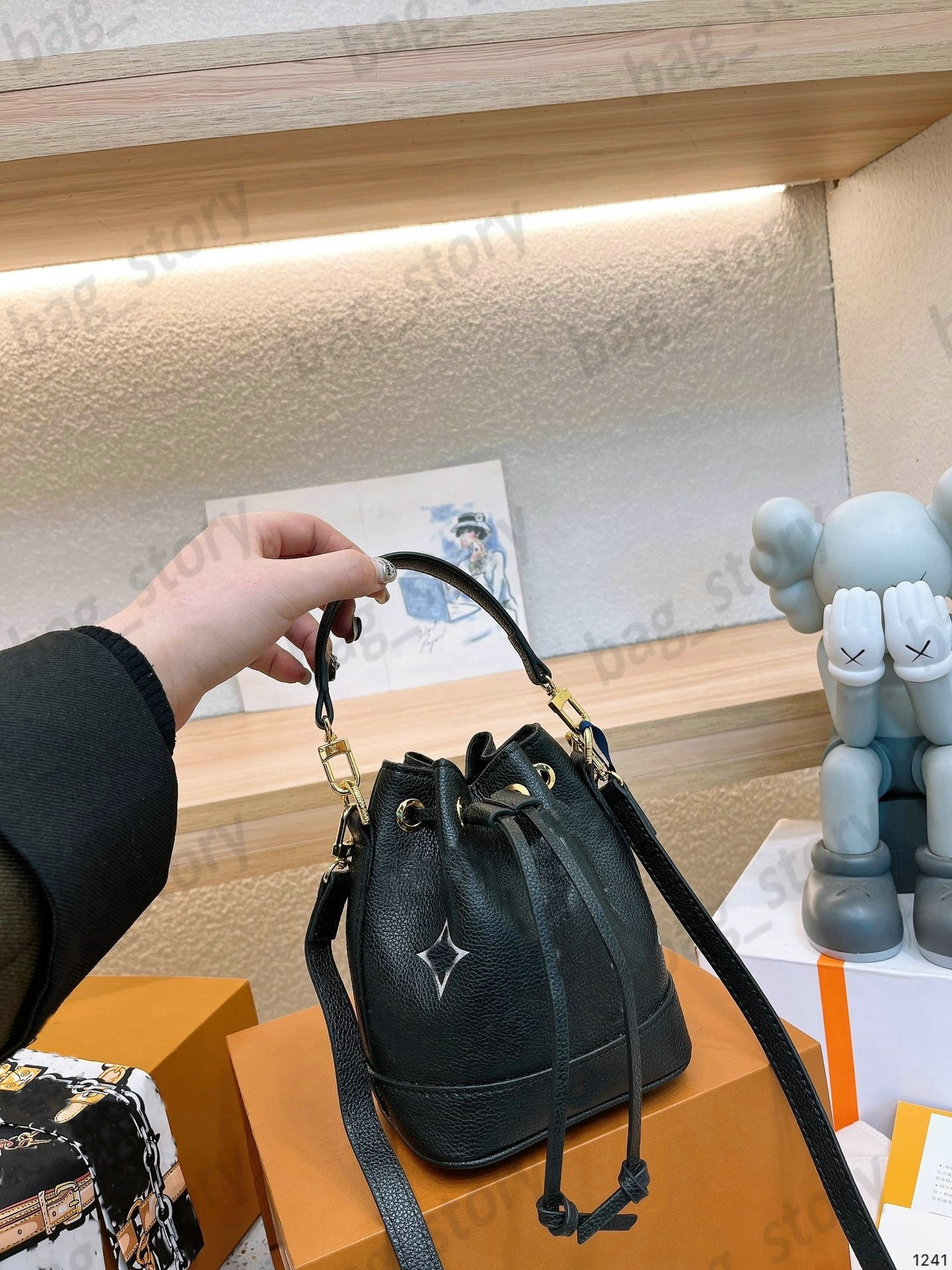 NANO NOe Leather Shoulder Crossbody Bags Handbags Luxury Designer Mini Bucket Bag Women Purse Wallet M46291 M81266
NANO NOe Leather Shoulder Crossbody Bags Handbags Luxury Designer Mini Bucket Bag Women Purse Wallet M46291 M81266