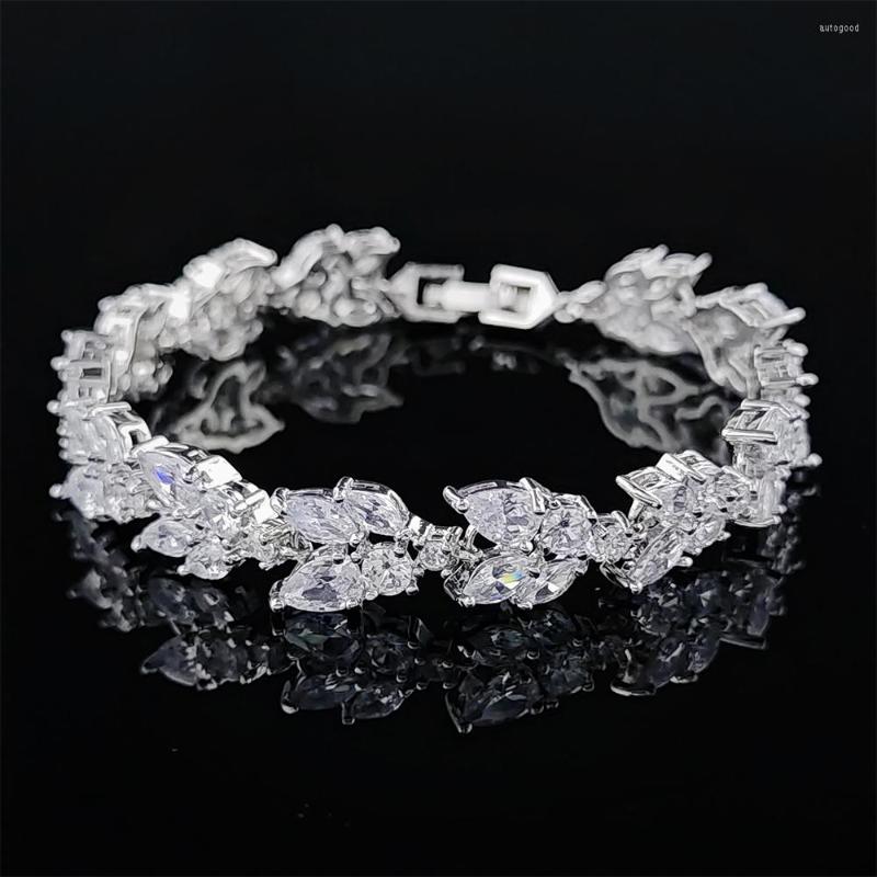 Strand 2023 Luxury Silver Color On Hand Bracelet Bangle For Women Anniversary Gift Jewelry Wholesale S6106
Strand 2023 Luxury Silver Color On Hand Bracelet Bangle For Women Anniversary Gift Jewelry Wholesale S6106