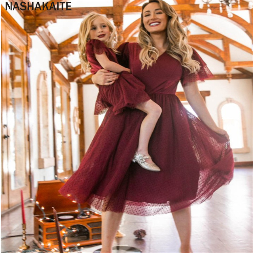 Family Matching Outfits NASHAKAITE Summer Mom And Daughter Dress Red Wine Mesh Stitching Lace Party Dresses For Mommy And Me Mother And Daughter Clothes 230316
Family Matching Outfits NASHAKAITE Summer Mom And Daughter Dress Red Wine Mesh Stitching Lace Party Dresses For Mommy And Me Mother And Daughter Clothes 230316