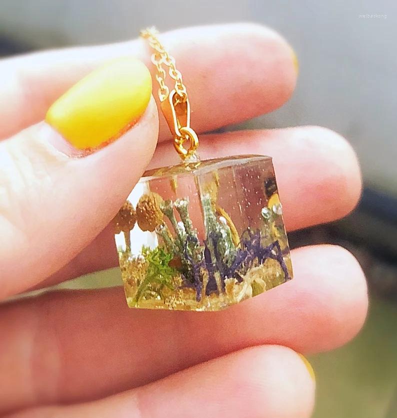 Pendant Necklaces Mushroom And Lichen Cube Necklace Unique Autumn Jewelry Terrarium Women Nature Lover Gift Handmade Christmas
Pendant Necklaces Mushroom And Lichen Cube Necklace Unique Autumn Jewelry Terrarium Women Nature Lover Gift Handmade Christmas