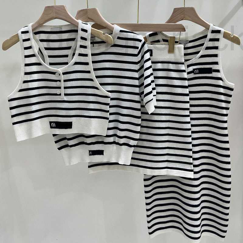 Women' Knits & Tees designer Stripe Dress Slim Black and White Contrast Sleeveless Tank Top Sling Knitted Hip Wrap Long MF4F, Round neck short sleeve
Women' Knits & Tees designer Stripe Dress Slim Black and White Contrast Sleeveless Tank Top Sling Knitted Hip Wrap Long MF4F, Round neck short sleeve