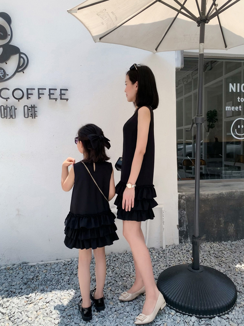 Family Matching Outfits Summer Thin Lace Mother Daughter Dress Cake Black Color Mommy And Me Dresses Sleeveless Mom And Daughter Matching Beach Clothe