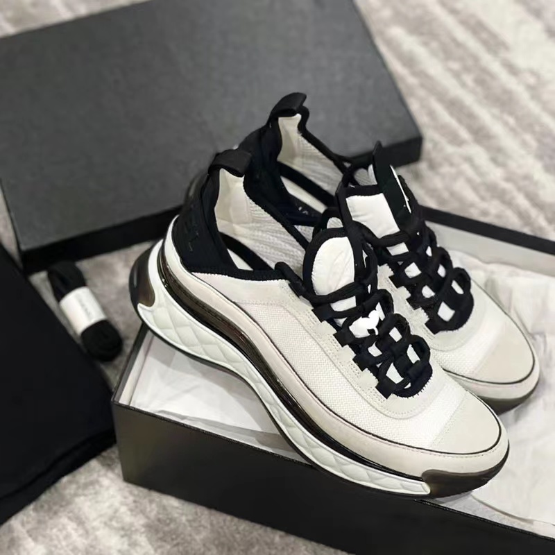 Latest Designer Sneakers Calfskin Women Casual Shoes Reflective Shoes Vintage Suede Trainers classic Stylist Men Sneaker Patchwork Leisure Shoe Laceup Print
Latest Designer Sneakers Calfskin Women Casual Shoes Reflective Shoes Vintage Suede Trainers classic Stylist Men Sneaker Patchwork Leisure Shoe Laceup Print