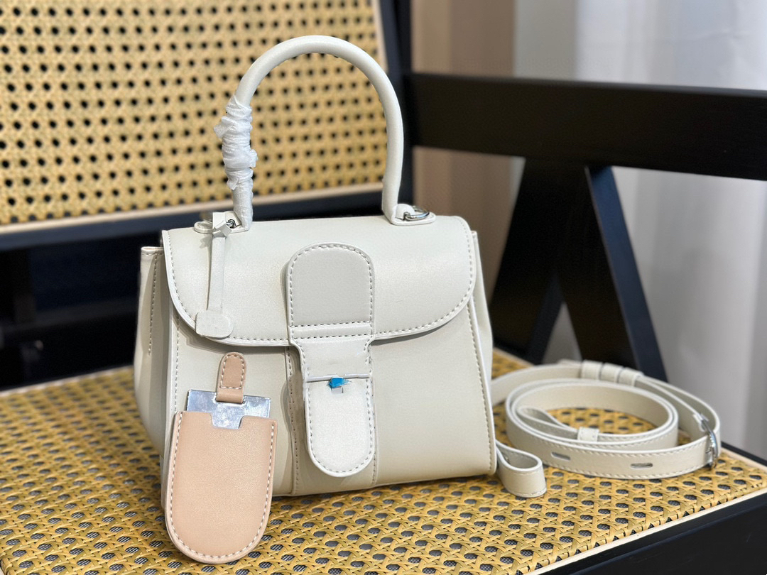 Fashion Tote Women Bag Large Capacity Buckle Shoulder Bag Designer Simple Cowhide Metal Logo High-end Hand-stitched Cowhide Leather Luxury Crossbody Bag, White
Fashion Tote Women Bag Large Capacity Buckle Shoulder Bag Designer Simple Cowhide Metal Logo High-end Hand-stitched Cowhide Leather Luxury Crossbody Bag, White