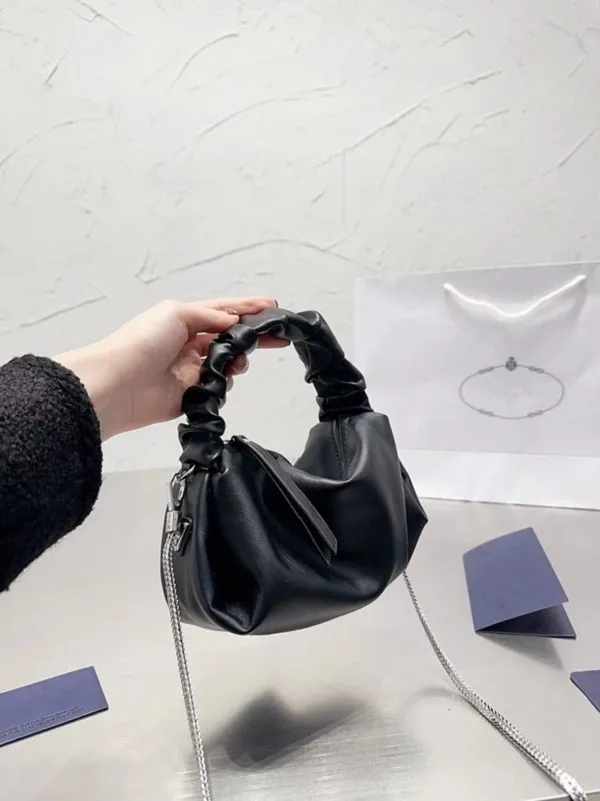 2023 New Designer Handbag Luxury Clutch Handbags Women Chain Bags Fashion Shoulder Bag Convenient and Comfortable Handbag Beauty Purse Daily Shopping Bags
2023 New Designer Handbag Luxury Clutch Handbags Women Chain Bags Fashion Shoulder Bag Convenient and Comfortable Handbag Beauty Purse Daily Shopping Bags