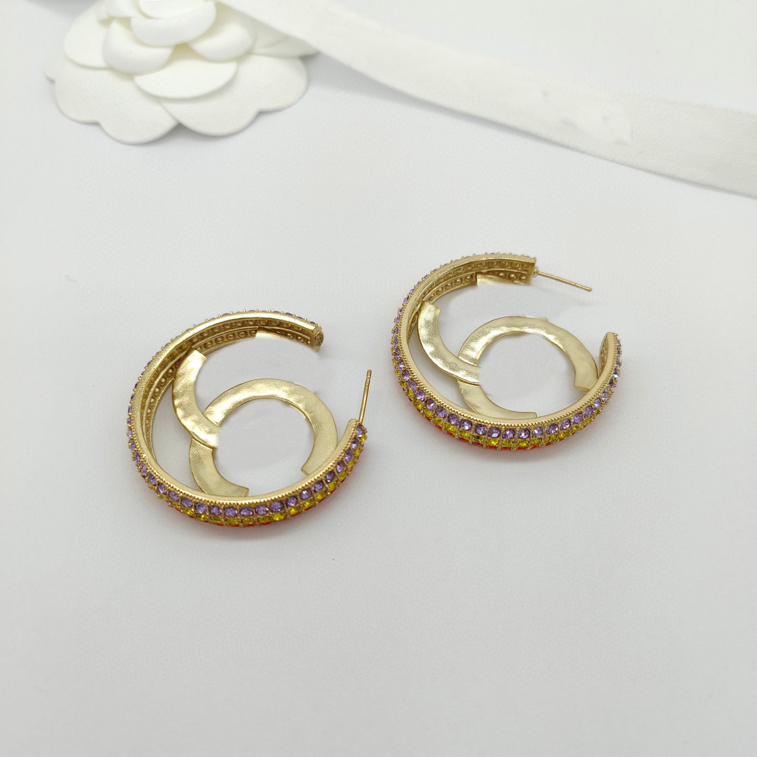 2023 Luxury quality Charm round shape drop earring with colorful diamond hollow design have box stamp PS7611A
2023 Luxury quality Charm round shape drop earring with colorful diamond hollow design have box stamp PS7611A