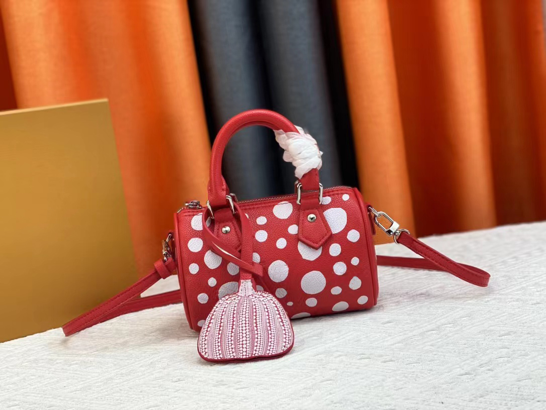 Fashion Designers Women Handbags Shoulder Bags Luxurys Lady Crossbody Highs Quality Classic Flower Letter Leather Messenger Purses Chains Marelle Totes M81979-2, Embossing flowers & digram
Fashion Designers Women Handbags Shoulder Bags Luxurys Lady Crossbody Highs Quality Classic Flower Letter Leather Messenger Purses Chains Marelle Totes M81979-2, Embossing flowers & digram
