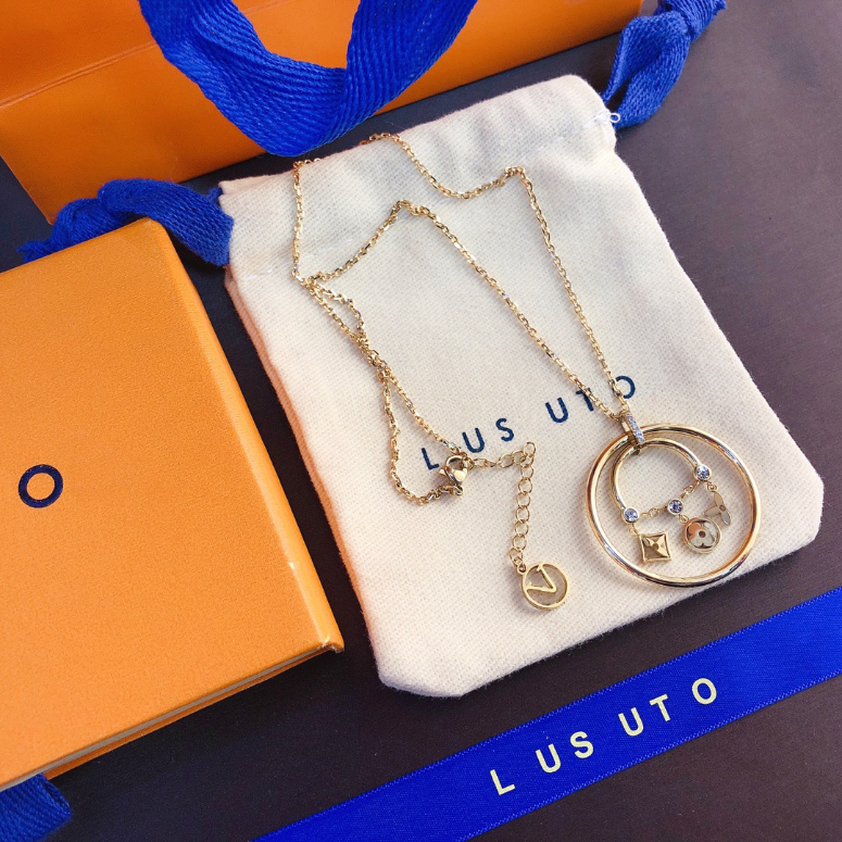 18k Gold-plated Four Leaf Clover Pendant Necklaces Designer Jewelry Women Love Letter Necklace Luxury Brand Long Chains Party Birthday Accessories Gift Package
18k Gold-plated Four Leaf Clover Pendant Necklaces Designer Jewelry Women Love Letter Necklace Luxury Brand Long Chains Party Birthday Accessories Gift Package
