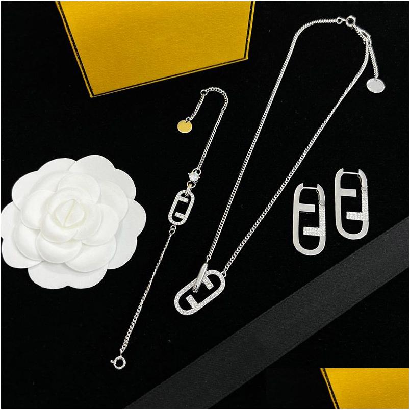 Bracelet Earrings Necklace Fashion Designer Bracelet Necklaces Earring For Women Pendant Stud F Sliver Chain Designers Jewelry Se Dhben, Silver
Bracelet Earrings Necklace Fashion Designer Bracelet Necklaces Earring For Women Pendant Stud F Sliver Chain Designers Jewelry Se Dhben, Silver