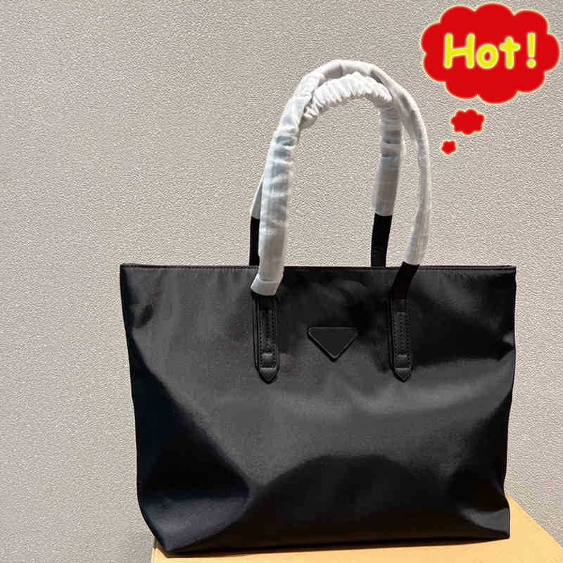 Prads totes designer handbag women bag Handbags Prade the Tote bags Luxuries designers womens crossbody Handbag Shoulder 7A high quality purses wallet 2SNJ, Pbag black 2--34x27cm
Prads totes designer handbag women bag Handbags Prade the Tote bags Luxuries designers womens crossbody Handbag Shoulder 7A high quality purses wallet 2SNJ, Pbag black 2--34x27cm